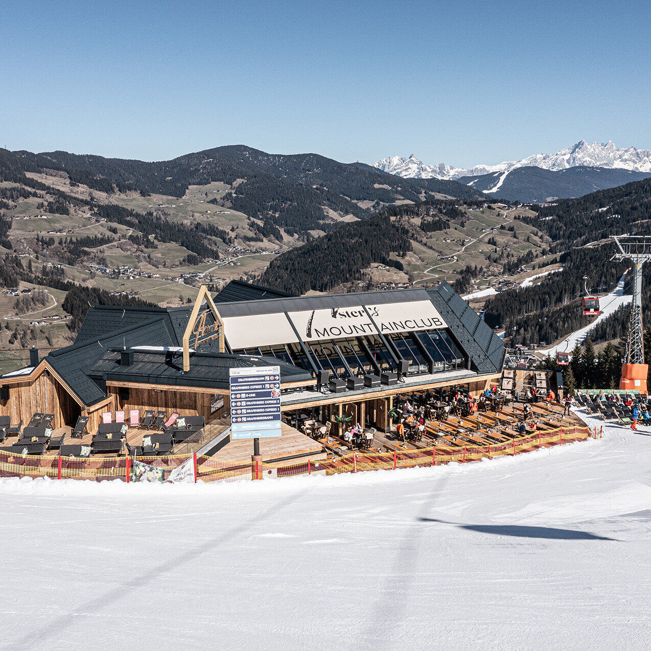 Aster's Mountain Club mit Panoramalounge im Skigebiet Wagrain