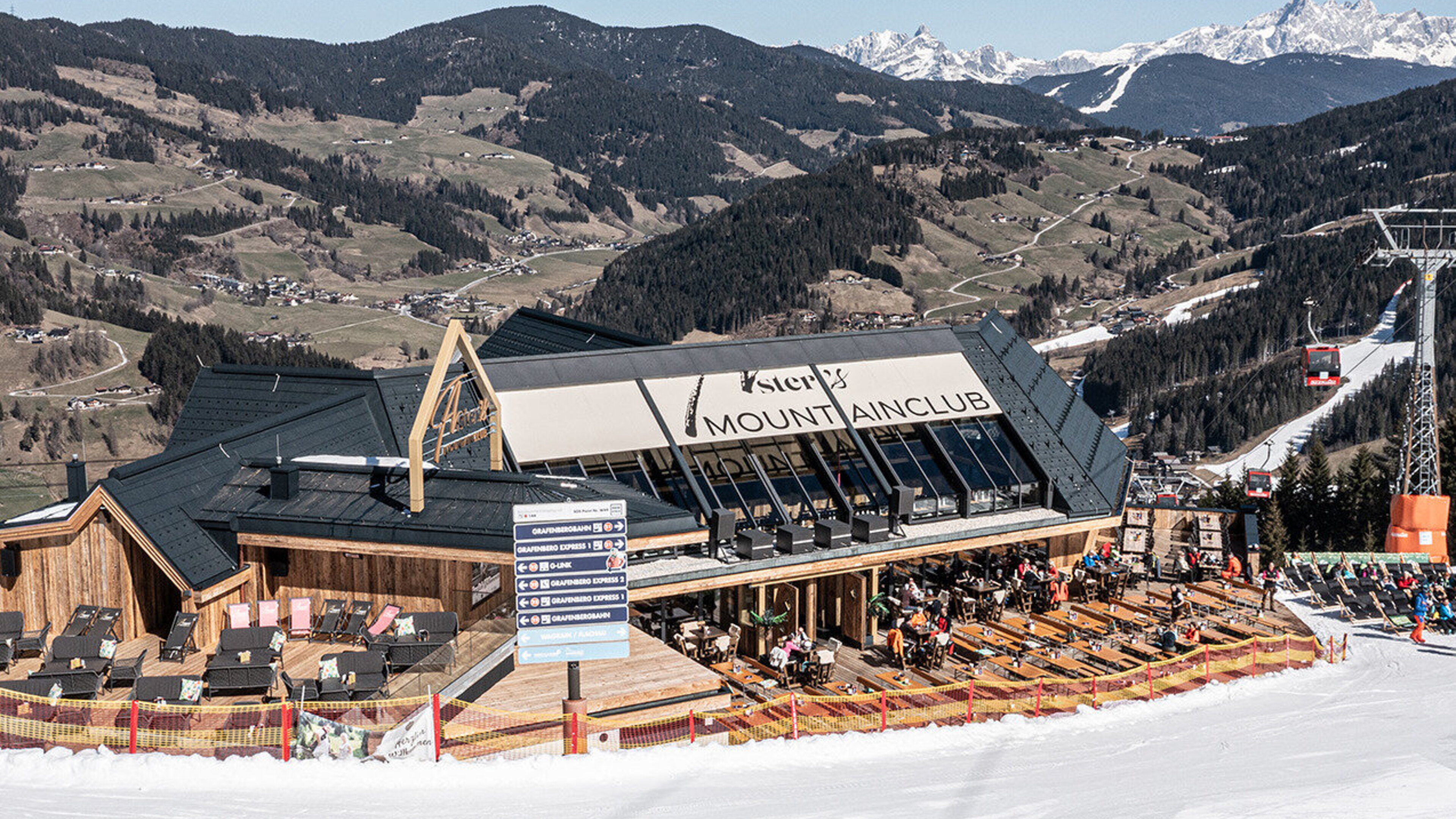 Aster's Mountain Club mit Panoramalounge im Skigebiet Wagrain